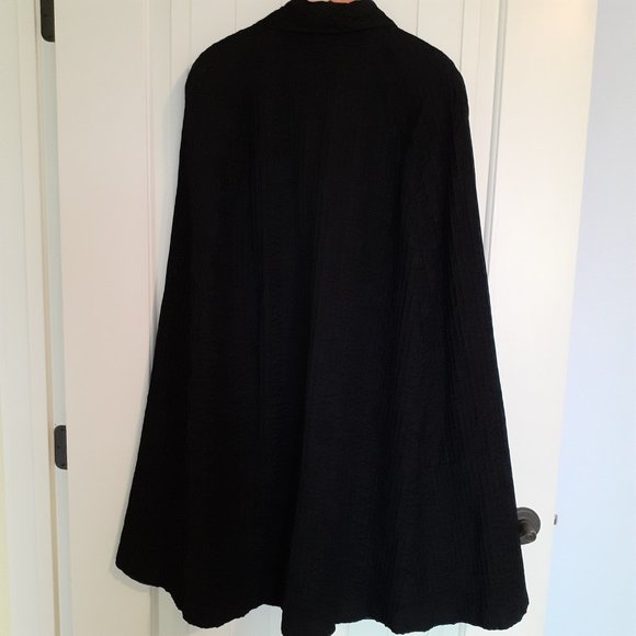 Vintage Tuxster Double Breasted Pintuck Cape with Neck Tie Black - Picture 2 of 11